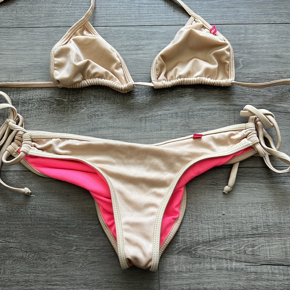 Bikinis - Picture 2 of 8